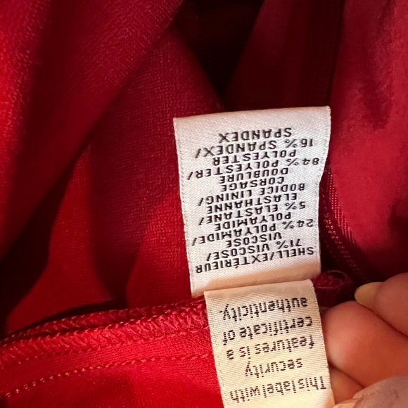 This DVF dress is an amazing - pill is pictured and on the back of the d… - Picture 5 of 7